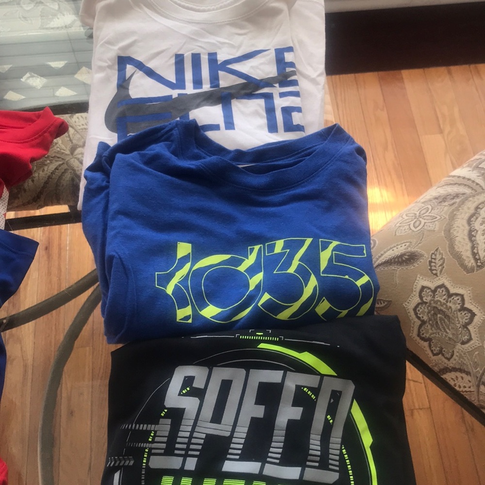 7 boys Nike and ua shirts.